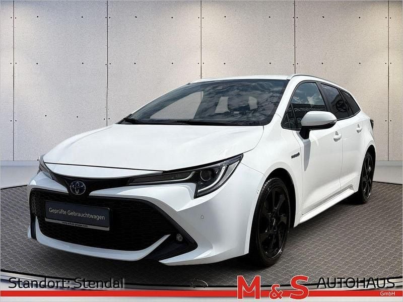 Schneeweiß Gebraucht 2021 Toyota Corolla Team Kombi | 20.940 € (Guter Preis) - Bild 1/4