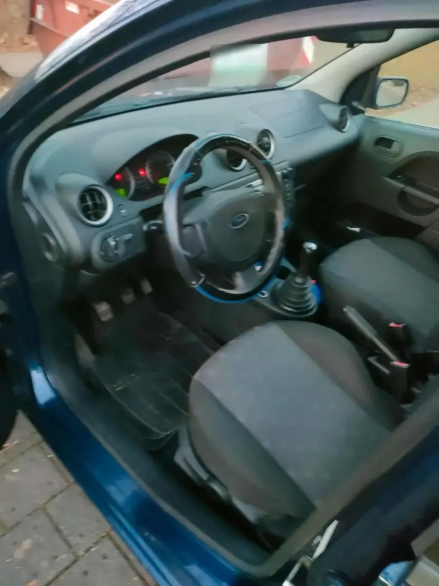 Gebraucht Ford Fiesta 69 PS (50 kW) 2005 Blau Kleinwagen