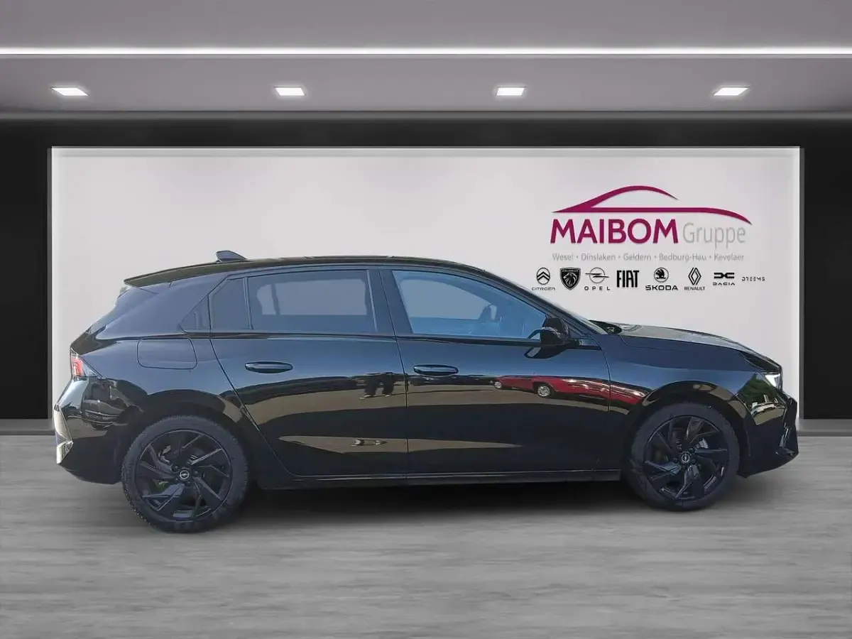 Gebraucht Opel Astra 131 PS (96 kW) 2024 Schwarz Kleinwagen