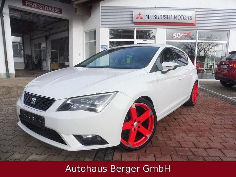 Weiß Gebraucht 2014 Seat Leon Style Limousine | 5.650 € (Superpreis) - Bild 1/4