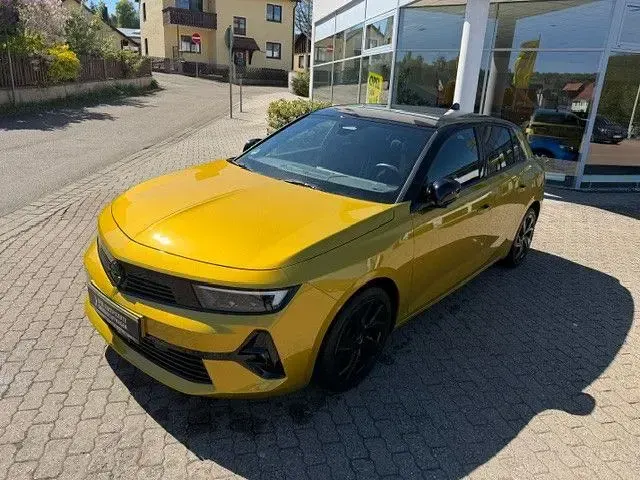 Gebraucht Opel Astra GS Line 131 PS (96 kW) 2023 Gelb Kleinwagen