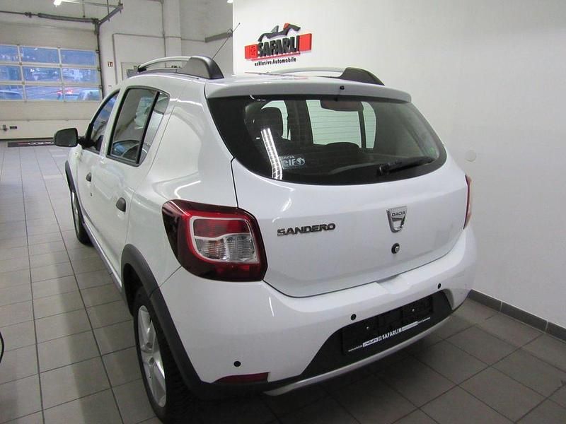Gebraucht Dacia Sandero Prestige 90 PS (66 kW) 2014 Weiß Limousine