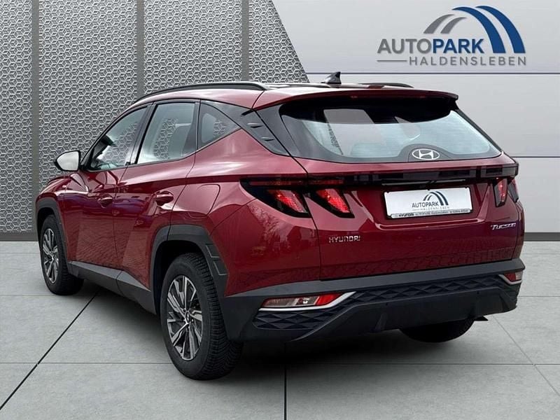 Gebraucht Hyundai Tucson Select 150 PS (110 kW) 2021 Sunset red / mic SUV