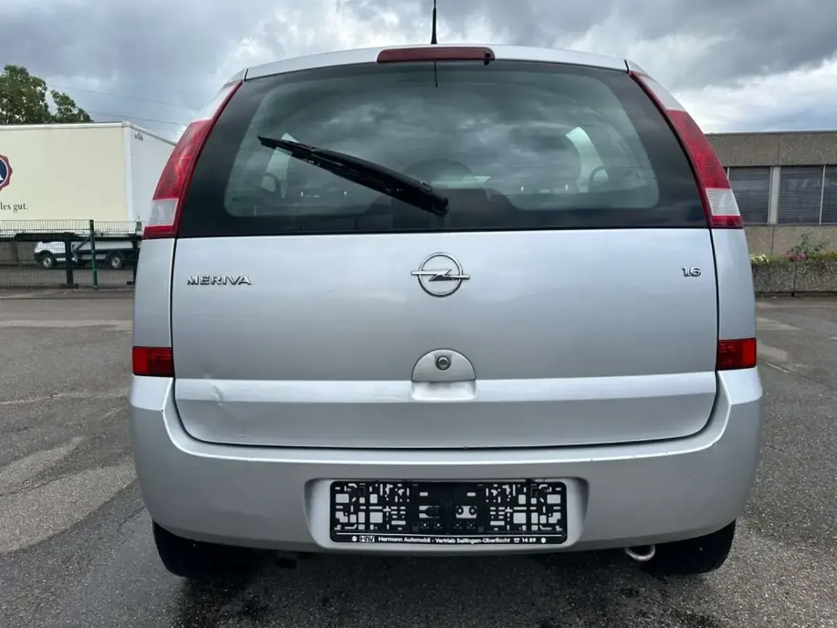 Usata Opel Meriva Edition 101 CV (74 kW) 2005 Argento Monovolume