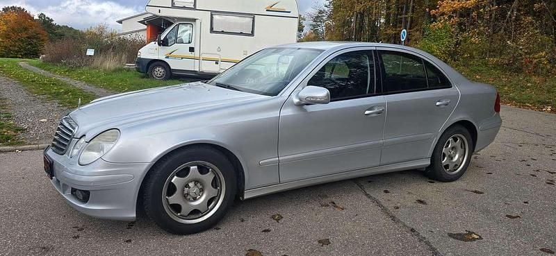 Iridiumsilber metalliclack Gebraucht 2008 Mercedes E220 Limousine | 2.999 € (Superpreis) - Bild 1/4