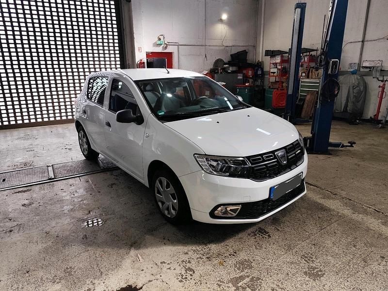 Weiß Gebraucht 2020 Dacia Sandero Kleinwagen | 6.000 € - Bild 1/4