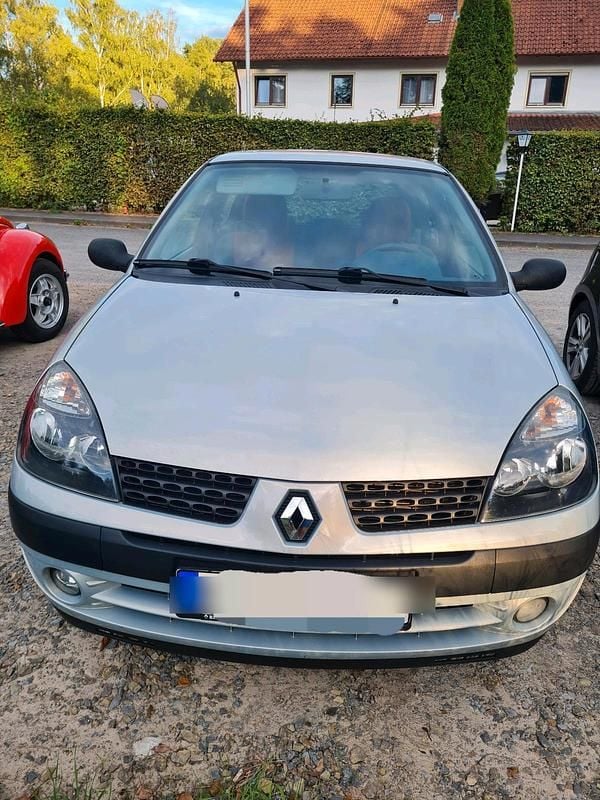Silber Gebraucht 2003 Renault Clio II Kleinwagen | 1.250 € (Guter Preis) - Bild 1/4