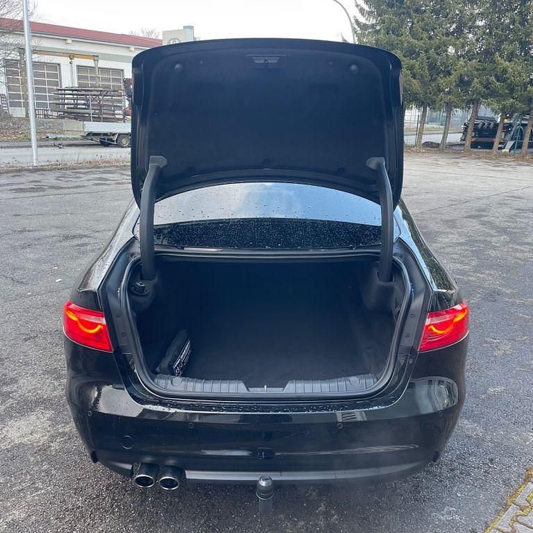 Gebraucht Jaguar XF R-Sport 180 PS (132 kW) 2018 Schwarz Limousine