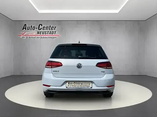 Second-hand VW Golf VII Sound 125 CP (91 kW) 2017 Argintiu Berlinǎ