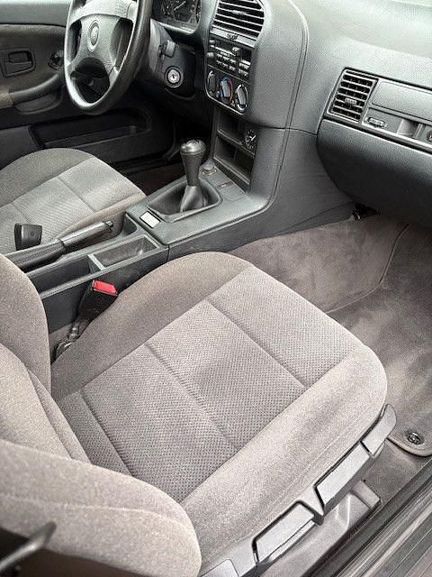 Gebraucht BMW 318 113 PS (83 kW) 1993 Rot Limousine