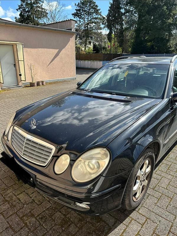 Second-hand Mercedes E270 177 CP (130 kW) 2004 Negru Break