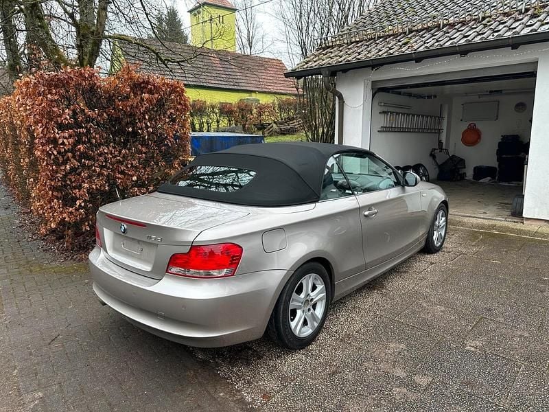 Gebraucht BMW 118 Cabriolet 143 PS (105 kW) 2010 Silber Cabrio