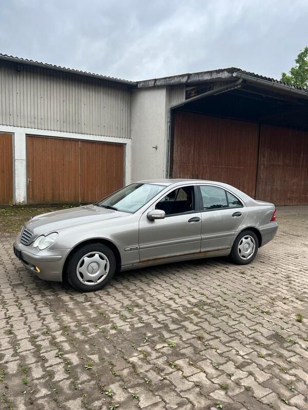 Silber Gebraucht 2004 Mercedes C180 Limousine | 650 € (Superpreis) - Bild 1/4
