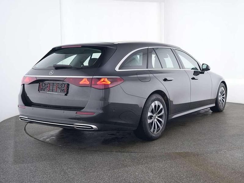 Gebraucht Mercedes E220 Avantgarde 197 PS (144 kW) 2024 Metalliclack graphitgrau Kombi