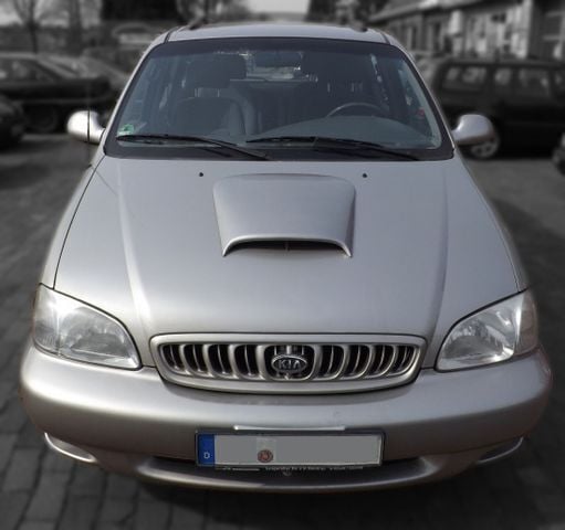 Gebraucht Kia Carnival 125 PS (91 kW) 2001 Silber metallic Van / Kleinbus