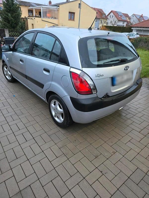 Gebraucht Kia Rio 111 PS (81 kW) 2006 Grau Kleinwagen