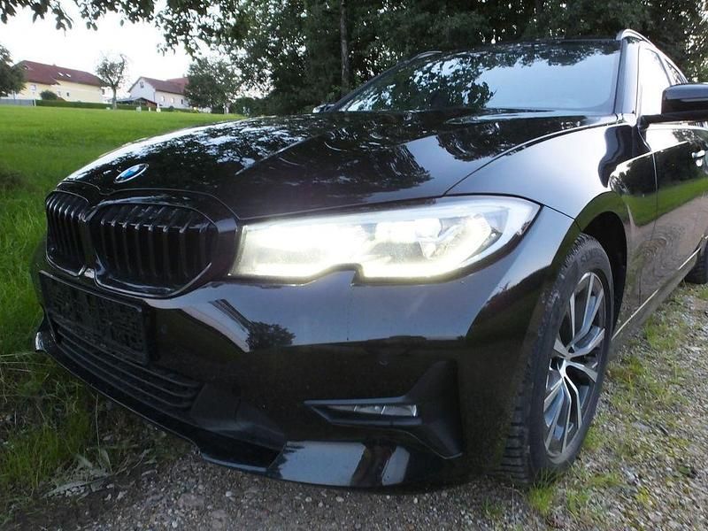 Schwarz Gebraucht 2022 BMW 318 Performance Kombi | 19.900 € (Guter Preis) - Bild 1/4