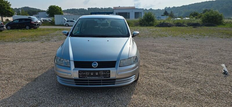 Grau Gebraucht 2005 Fiat Stilo Dynamic Limousine | 700 € (Guter Preis) - Bild 1/4