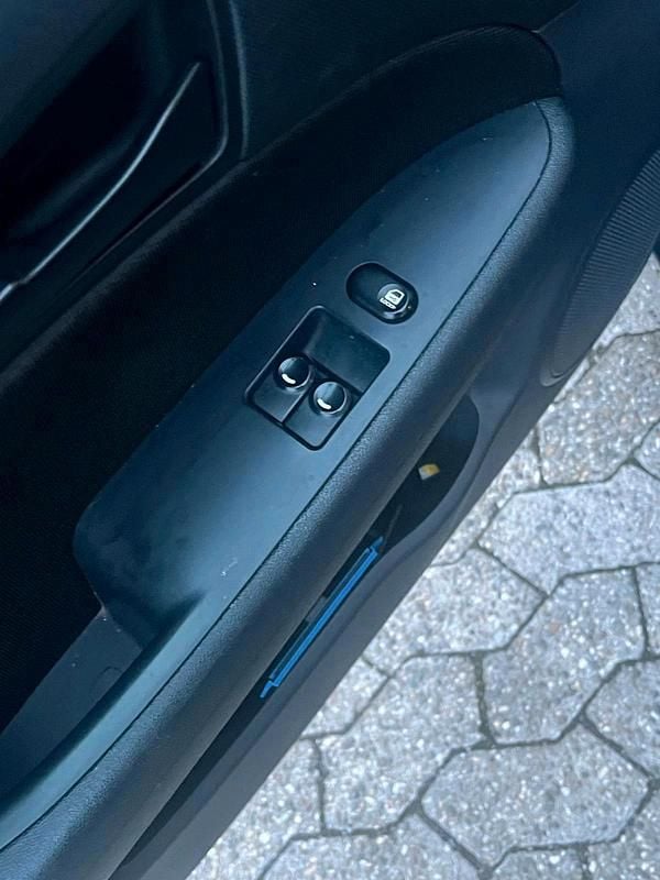 Gebraucht Hyundai i30 109 PS (80 kW) 2010 Schwarz Kleinwagen