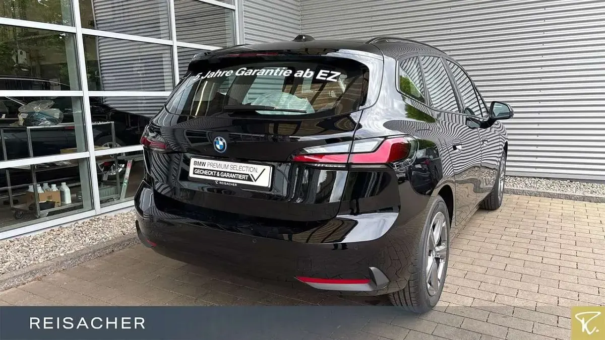 Gebraucht BMW 230e Active Tourer 326 PS (239 kW) 2025 Schwarz Van / Kleinbus