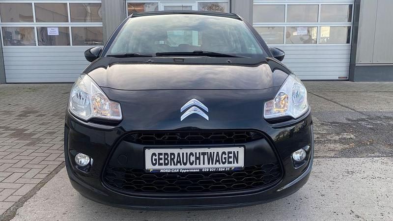 Gebraucht Citroën C3 Tendance 95 PS (69 kW) 2017 Schwarz Limousine
