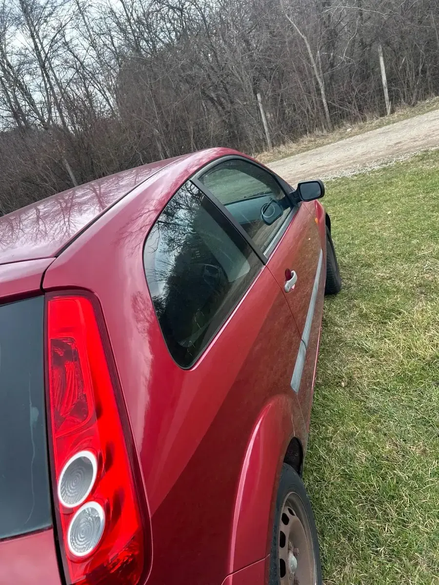 Gebraucht Ford Fiesta 70 PS (51 kW) 2005 Rot Kleinwagen