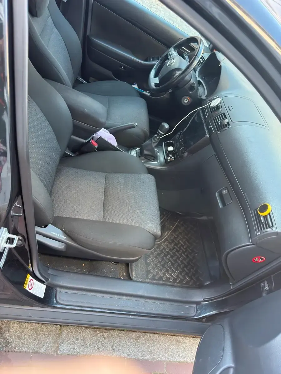 Gebraucht Toyota Avensis 126 PS (92 kW) 2009 Schwarz Kombi