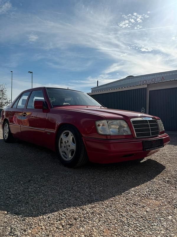 Brugt Mercedes E220 150 HK (110 kW) 1995 Rød Sedan