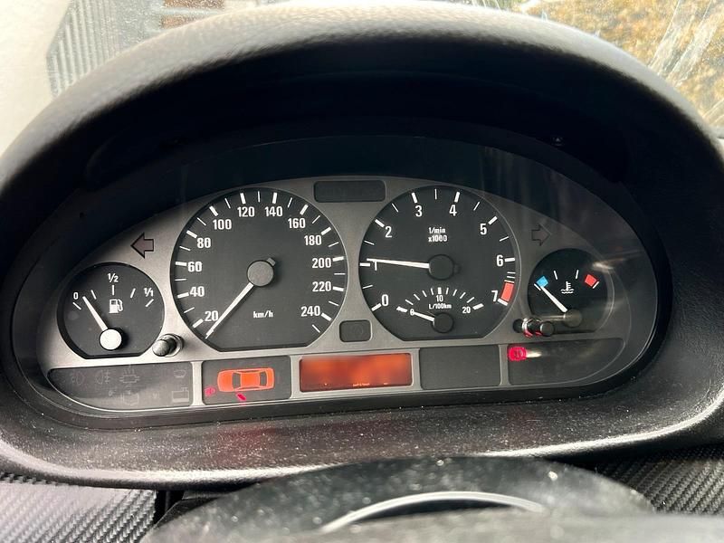 Gebraucht BMW 318 2004 Grau Kombi