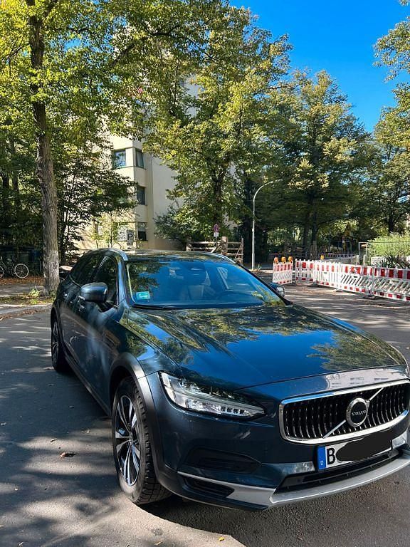 Blau Gebraucht 2023 Volvo V90 CC Ultimate Kombi | 37.300 € (Superpreis) - Bild 1/4