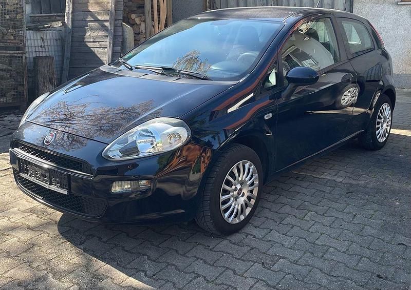 Blau Gebraucht 2015 Fiat Grande Punto Kleinwagen | 4.999 € (Etwas zu teuer) - Bild 1/4