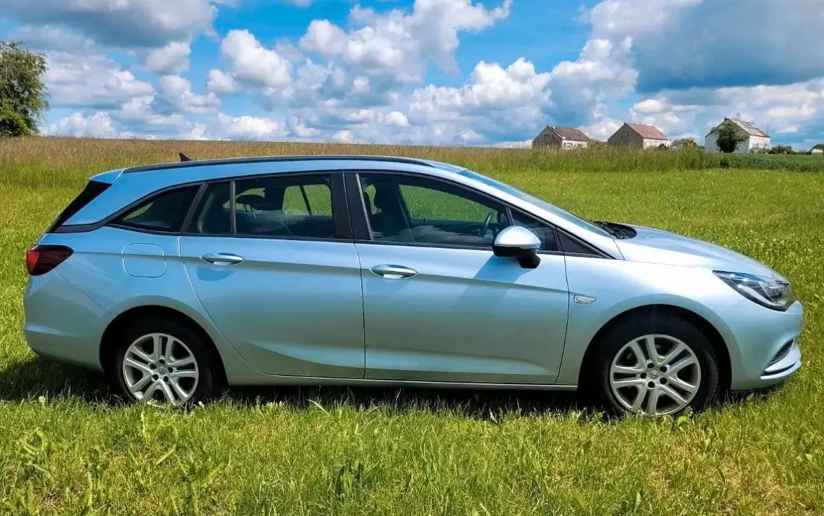 Gebraucht Opel Astra 136 PS (100 kW) 2018 Blau Kombi