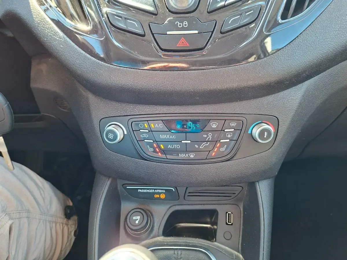 Gebraucht Ford Tourneo Courier Titanium 101 PS (74 kW) 2018 Silber Van / Kleinbus
