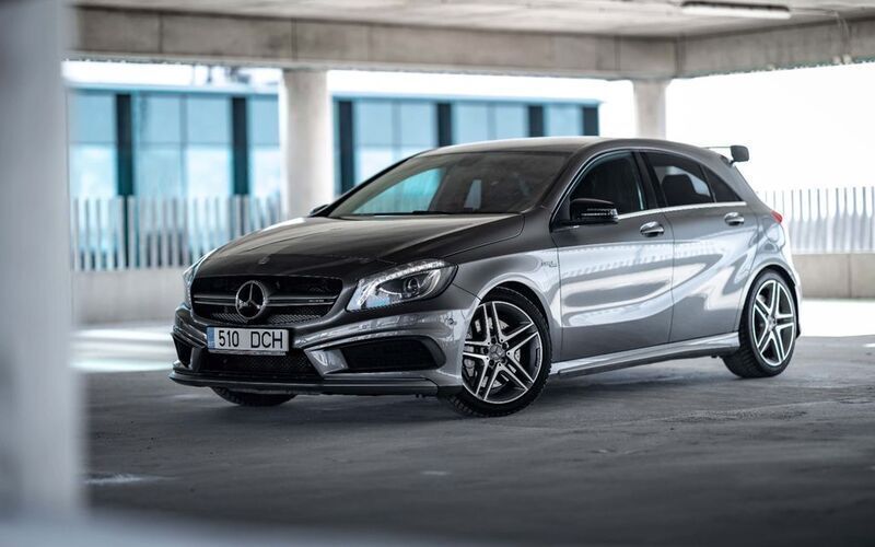 Grau Gebraucht 2015 Mercedes A45 AMG AMG Limousine | 25.900 € (Guter Preis) - Bild 1/4