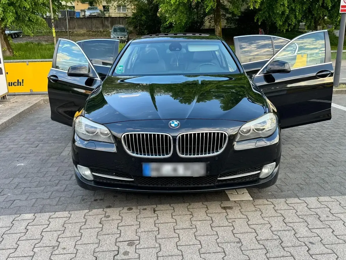 Gebraucht BMW 530 258 PS (189 kW) 2011 Schwarz Limousine
