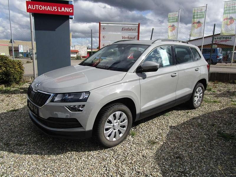 Steelgrau Gebraucht 2021 Skoda Karoq Active SUV | 20.590 € (Superpreis) - Bild 1/4