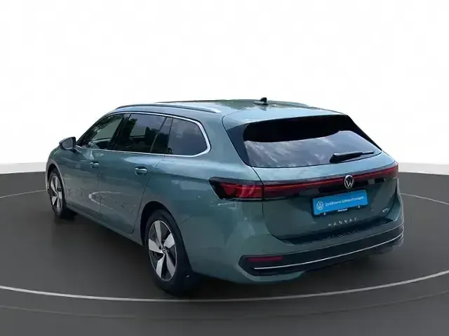 Gebraucht VW Passat Business 150 PS (110 kW) 2025 Grün Kombi