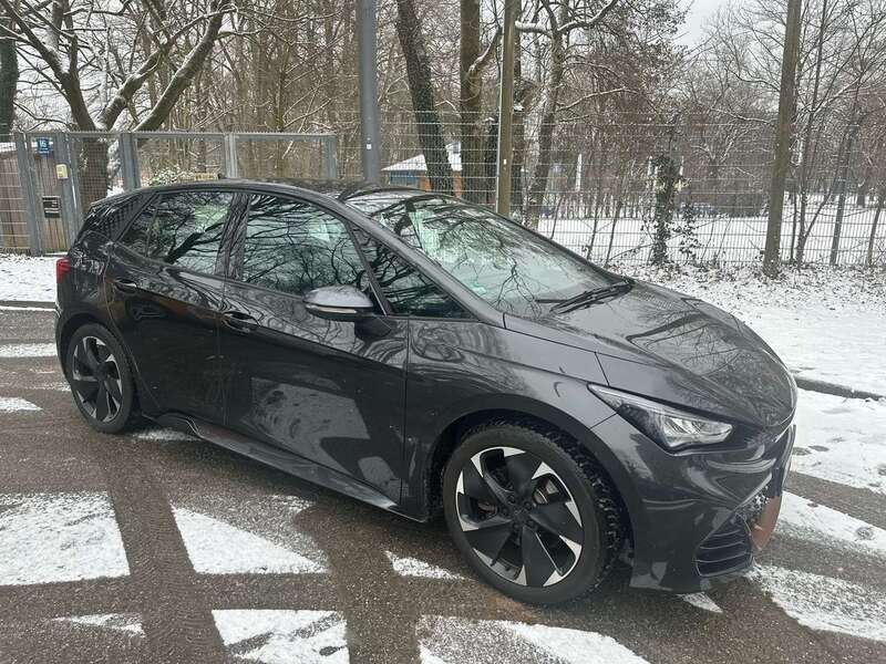 Grau Gebraucht 2023 Cupra Born Kleinwagen | 29.500 € (Etwas zu teuer) - Bild 1/4