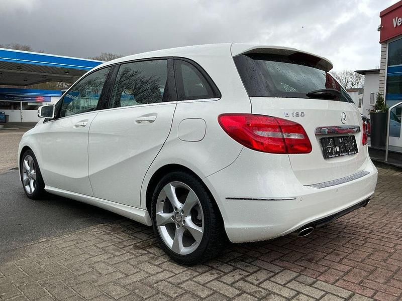 Gebraucht Mercedes B180 122 PS (89 kW) 2013 Weiß Van / Kleinbus