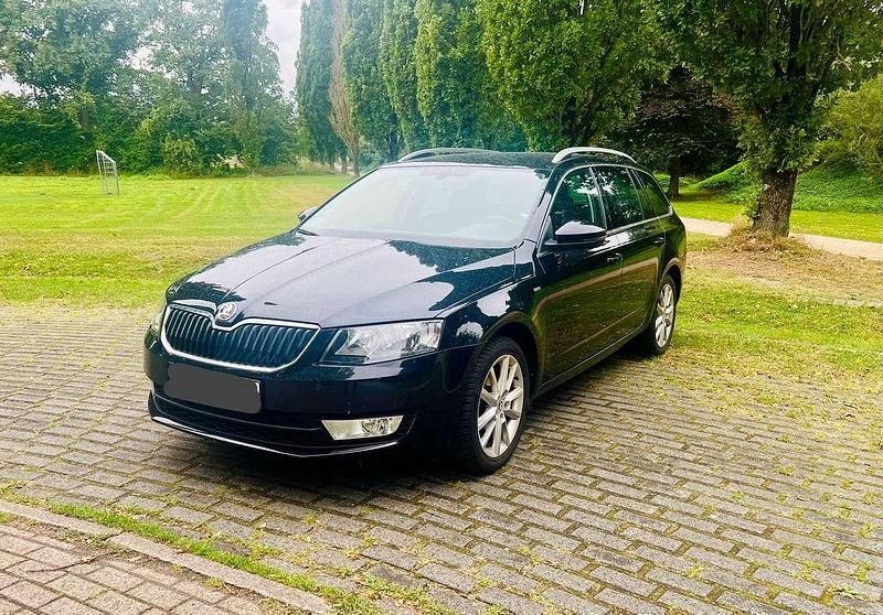 Schwarz Gebraucht 2016 Skoda Octavia Ambition Kombi | 8.900 € (Guter Preis) - Bild 1/4
