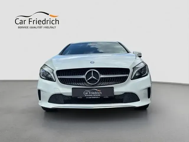 Gebraucht Mercedes A200 Urban 136 PS (100 kW) 2016 Weiß Kleinwagen