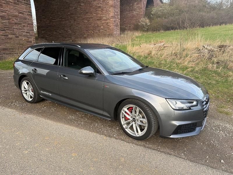 Gebraucht Audi A4 Sport 272 PS (200 kW) 2018 Grau Kombi