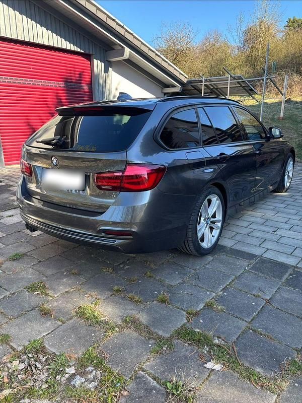Gebraucht BMW 320 Advantage 190 PS (139 kW) 2018 Grau Kombi