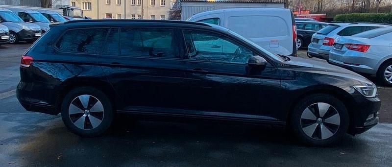 Gebraucht VW Passat Trendline 120 PS (88 kW) 2018 Schwarz Kombi