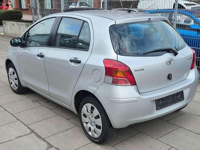 Gebraucht Toyota Yaris Cool 69 PS (50 kW) 2009 Silver mica metallic Kleinwagen