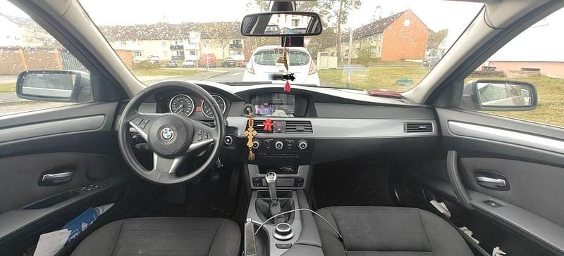 Gebraucht BMW 523 177 PS (130 kW) 2007 Grau Kombi