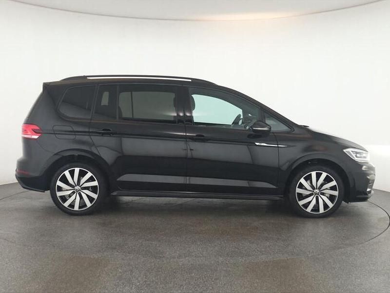 Gebraucht VW Touran Highline 150 PS (110 kW) 2025 Deep black perleffekt Van / Kleinbus