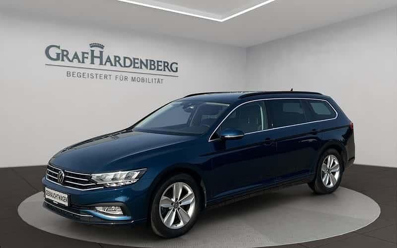 Blau Gebraucht 2023 VW Passat Business Kombi | 27.900 € (Guter Preis) - Bild 1/4