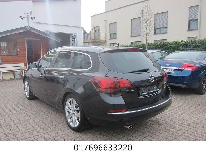 Gebraucht Opel Astra Innovation 140 PS (102 kW) 2013 Schwarz Kombi