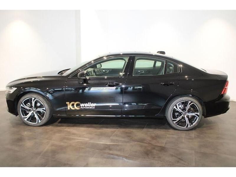 Gebraucht Volvo S60 Plus 197 PS (144 kW) 2023 Schwarz Limousine